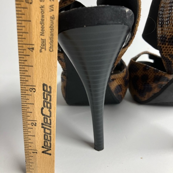 Simply Vera Vera Wang Women’s Peep Toe Stiletto Heels, Size 8 Med, Animal Print - Picture 4 of 6